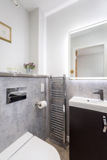 Bathroom 4, Smith Place Hotel, Edinburgh