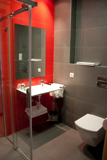 Bathroom 5, Pension C7, Guipúzcoa