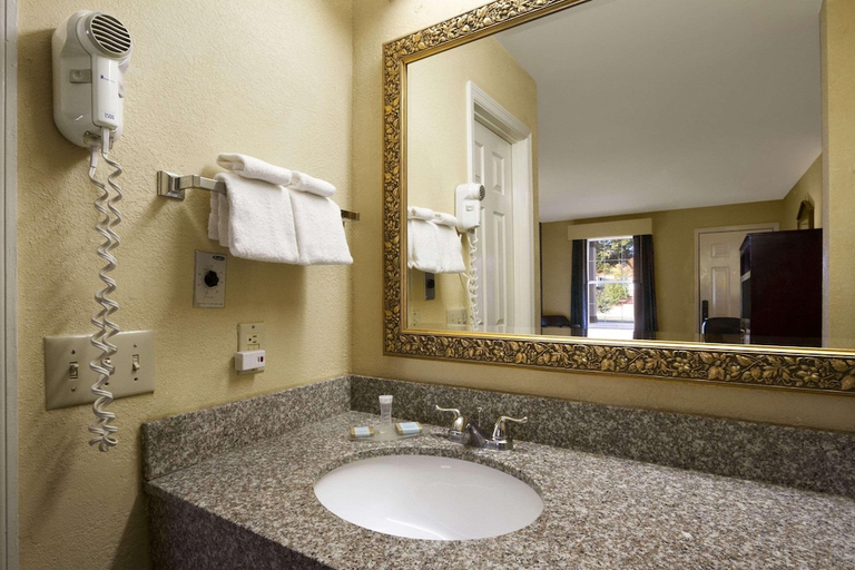 Bathroom 3, Quality Inn Covington, Newton