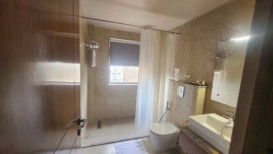 Bathroom 4, Hotel Mountain Vibes , Leh