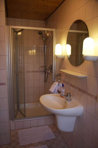 Bathroom 3, Landgasthof Loewen, Tübingen