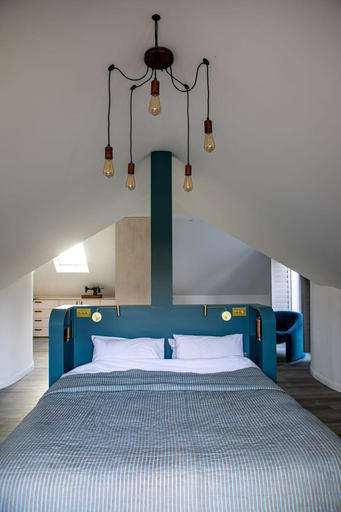 Bedroom 2, The Salt House - Luxury Home With Pool Hot Tub, West Sussex