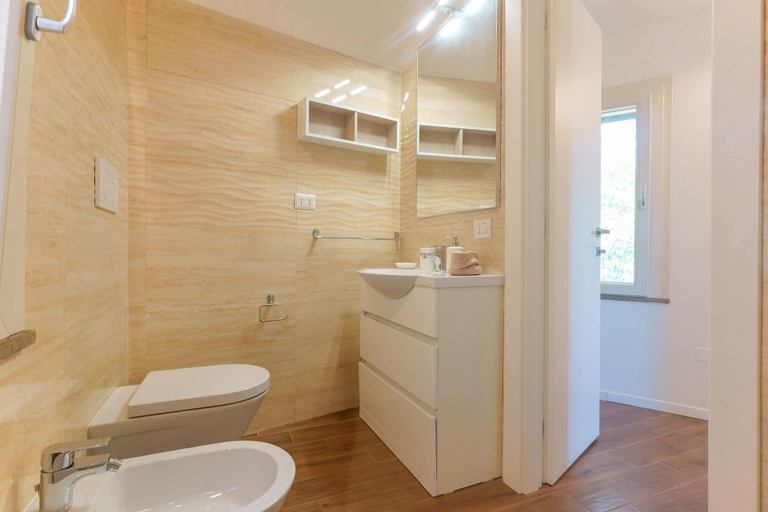 Bathroom 5, Villa Zola, Cagliari