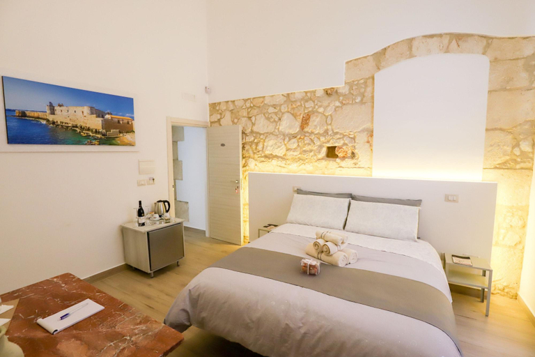 Bedroom 3, La Sicilia in un sogno, Syracuse
