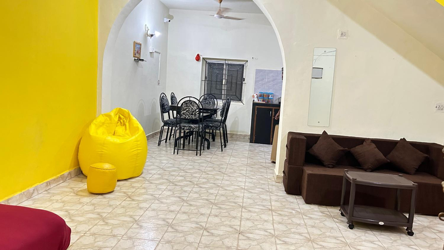 Others 3, Muffys Guest House, North Goa
