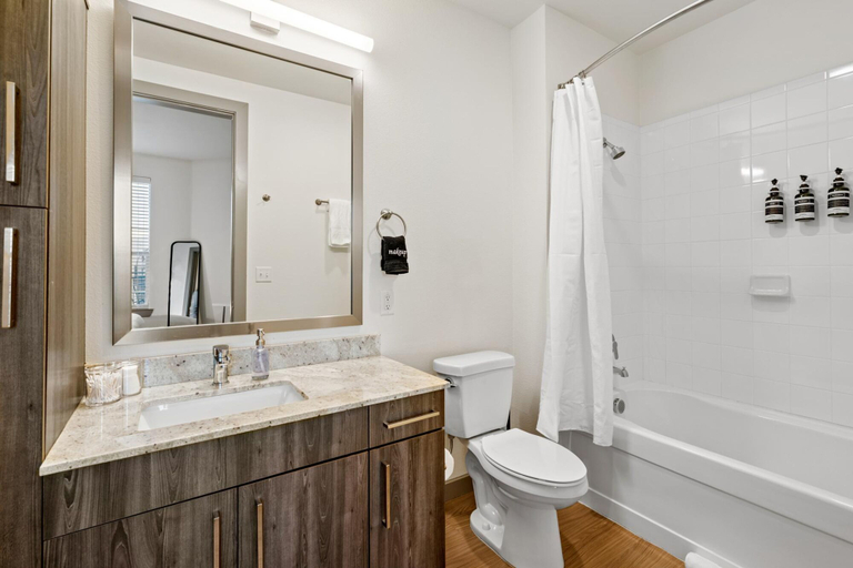 Room 3, Arlington Delightful 2BD 2BA Apartment, Arlington