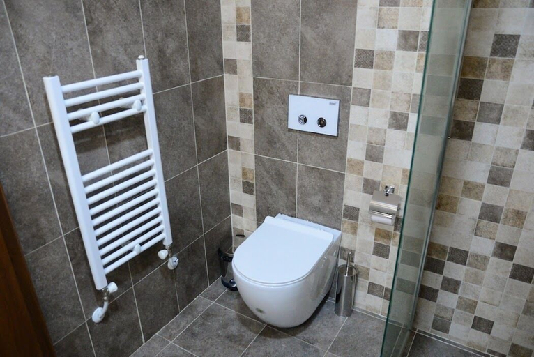 Bathroom 3, City Plaza, Botevgrad
