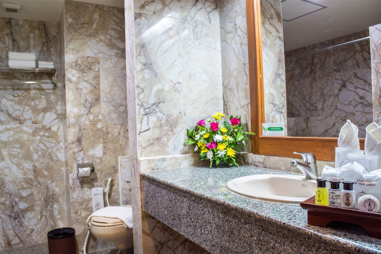 Bathroom 3, Star Convention Hotel, Muang Rayong