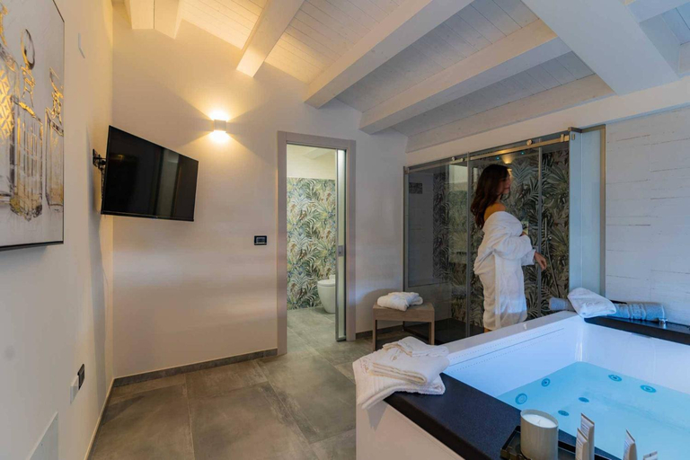 Bathroom 4, Carizza Rooms, Ragusa