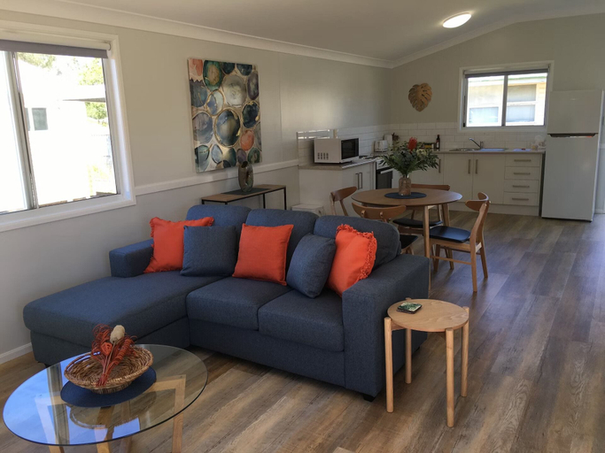 Others 4, Longreach Apartments, Longreach