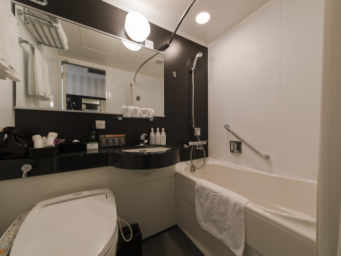 Bathroom 16