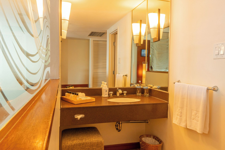 Bathroom 5, Hotel Nikko Guam, Tumon
