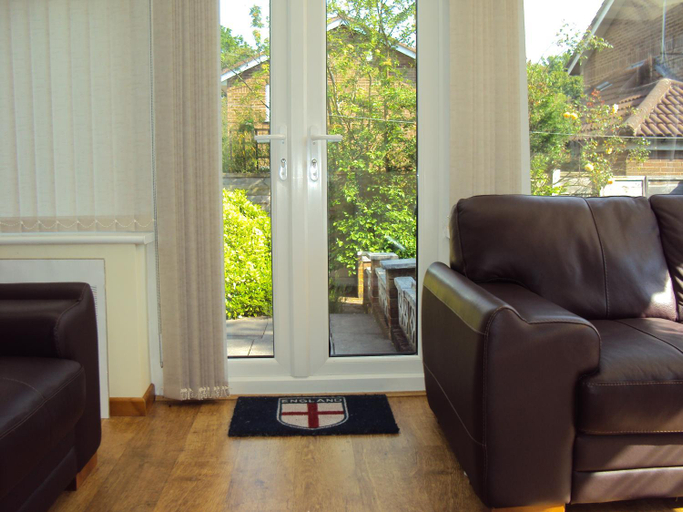 Others 3, Birchwood Private Room for Homestay, Warrington