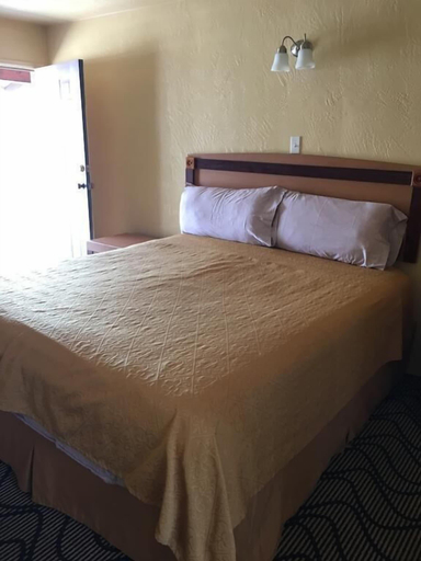 Bedroom 3, Sky Ranch Inn, Yolo