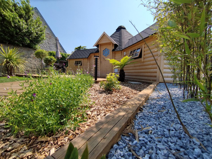 Exterior 6