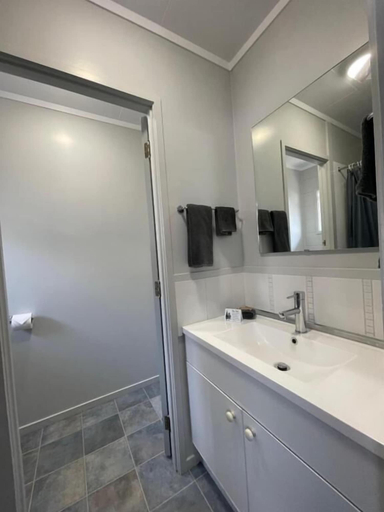 Bathroom 3, Kensington Motel, Whangarei