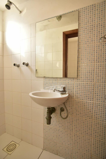 Bathroom 4, Triflat, Cabo Frio