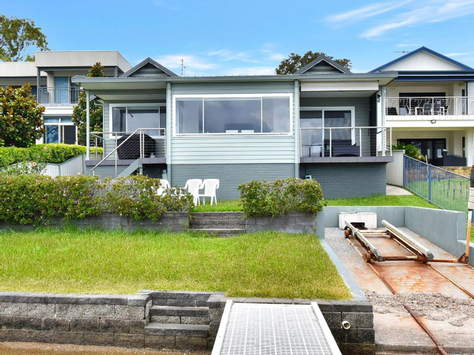 Exterior & Views 1, Coal Point Absolute Waterfront, Lake Macquarie - West