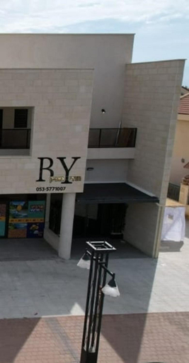 Others 4, חדרי בוטיק B.Y