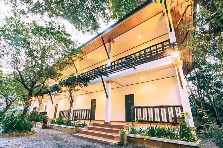Exterior & Views 26