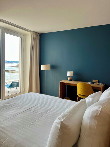 Bedroom 1, Hôtel de Carantec, Finistère