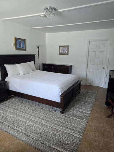 Bedroom 5, White Fang Motel, Algoma