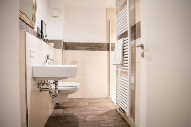 Bathroom 3, Landgasthof Zum Goldenen Anker, Karlsruhe