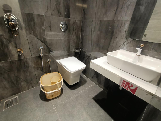 Bathroom 3, Hotel Beverly Palace Sanatacruz, Mumbai Suburban