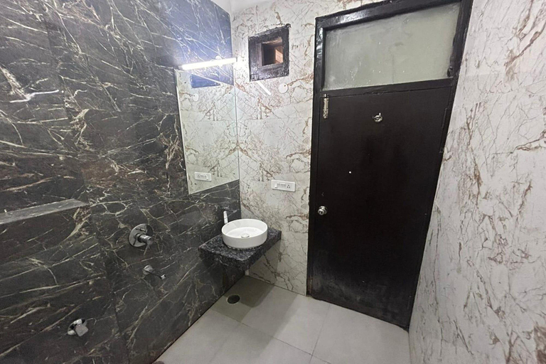 Bathroom 4, Om Paradise Hotel, Delhi