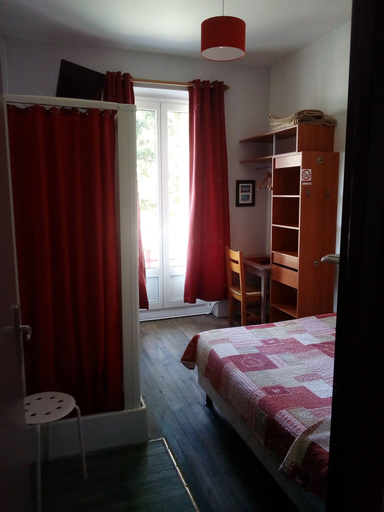 Bedroom 2, Les 4 Montagnes, Isère