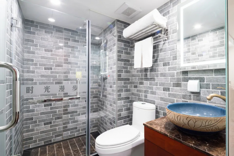 Bathroom 3, Nostalgia Hotel (Beijing Qianmen Subway Station), Beijing