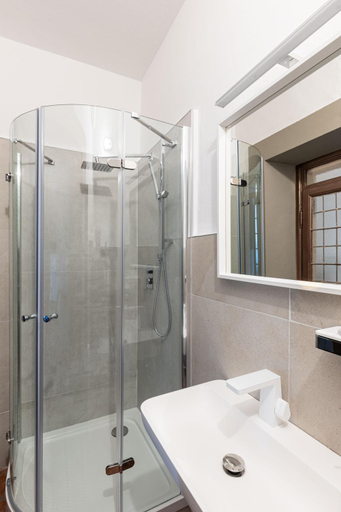 Bathroom 4, Palazzo Roselli Cecconi, Florence