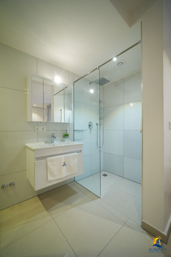Bathroom 3, Suncity Apartments Hotel, Accra