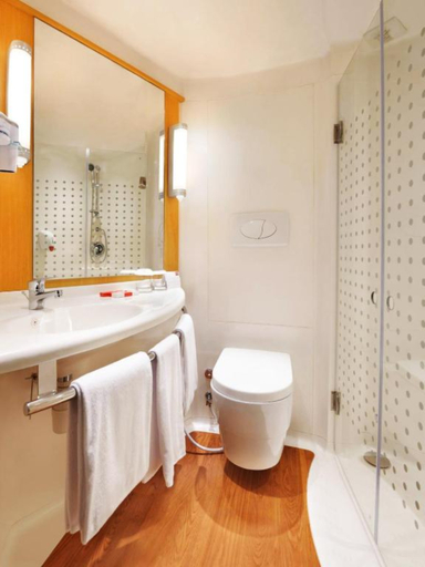 Bathroom 5, ibis Padang, Padang