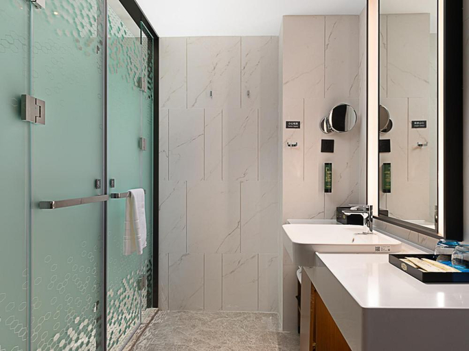 Bathroom 4, Hampton by Hilton Guangzhou Railway Station - Free Shuttle Bus during Canton Fair, Guangzhou