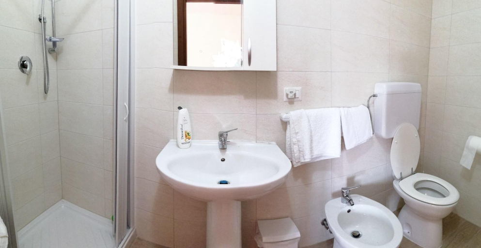 Bathroom 4, Calvello, Benevento