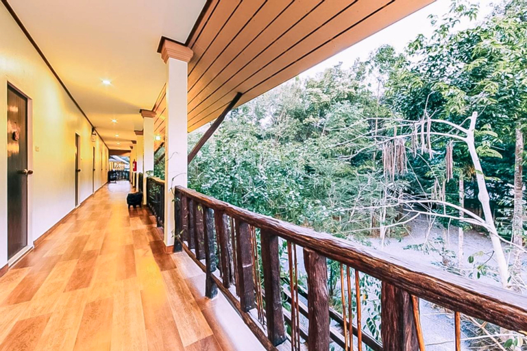 Exterior & Views 6