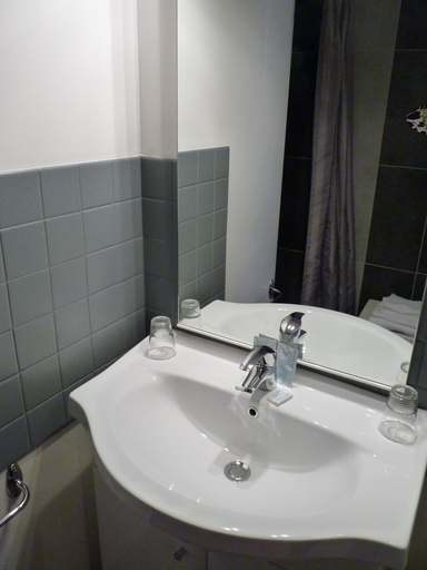 Bathroom, Hotel Victor Hugo, Côte-d'Or