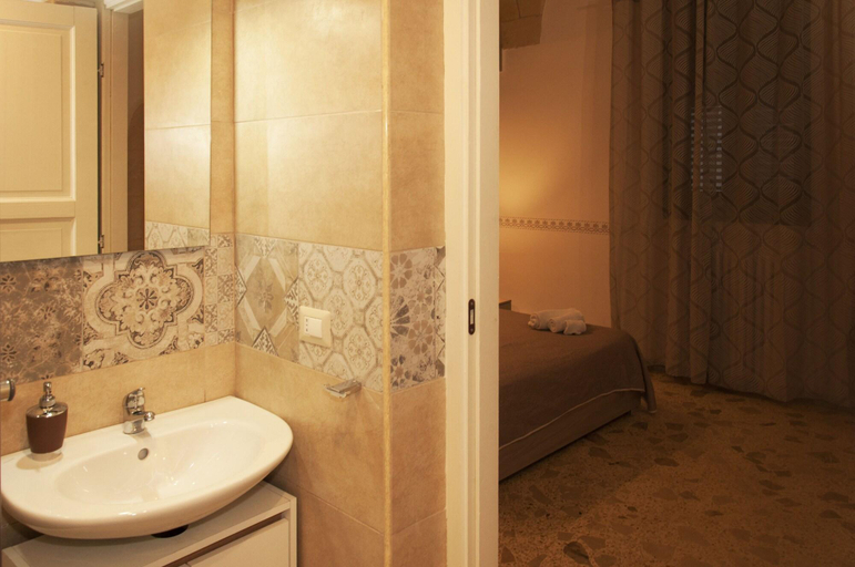 Bathroom 5, Wish Rooms, Lecce