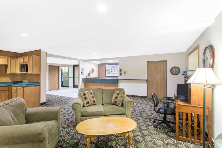 Others 5, Super 8 by Wyndham Dodgeville, Iowa