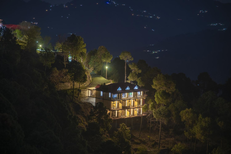 Exterior & Views