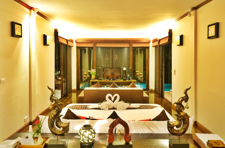 Food & Drinks 4, Korsiri Villas, Phuket Island