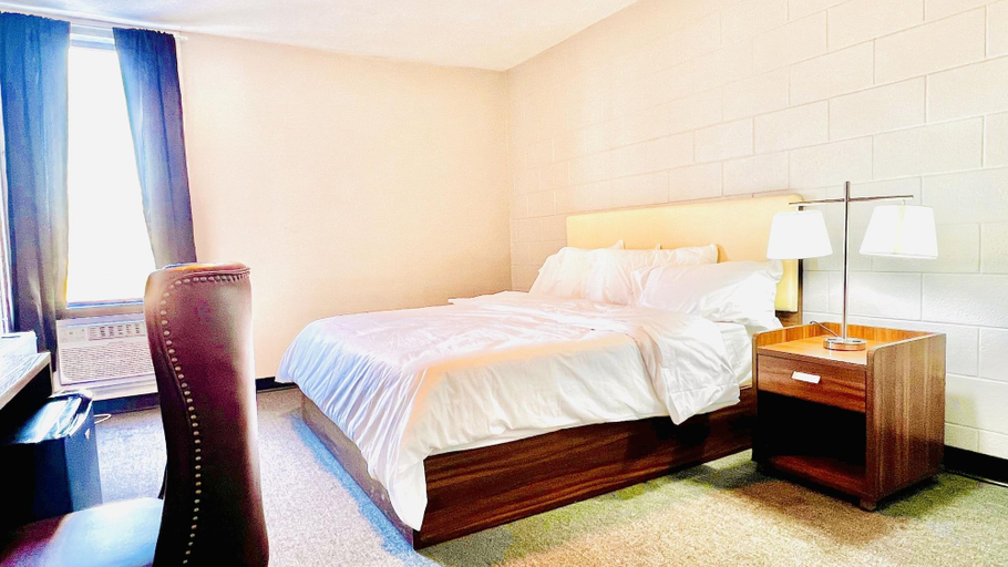 Bedroom 3, Grand Royal Legacy, Division No. 11