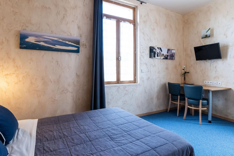 Bedroom 5, Hôtel de la Gare, Gironde