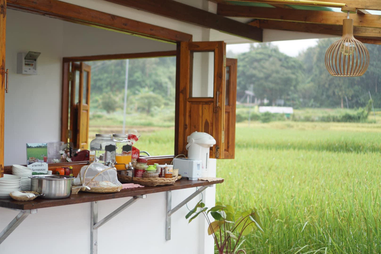 Food & Drinks, Chom Na Kiang Doi, Pua