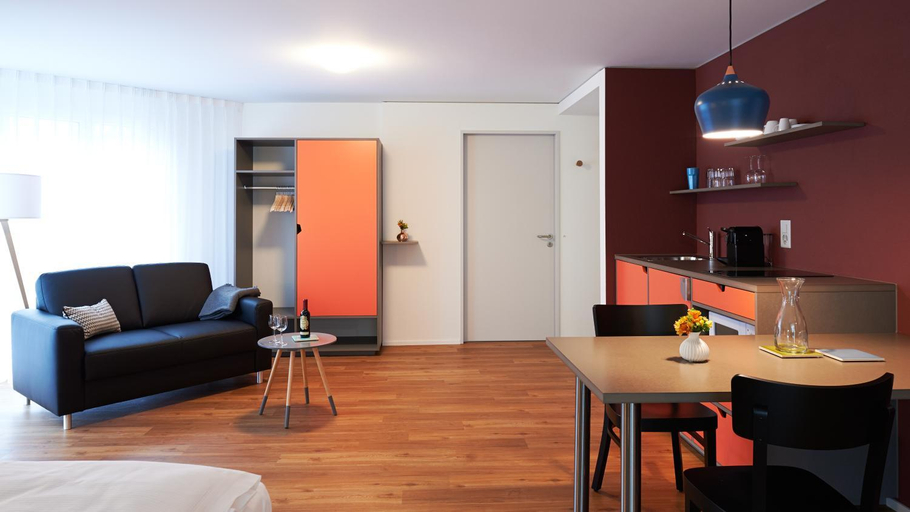 Others 4, Stockberg hotel & apartments, March