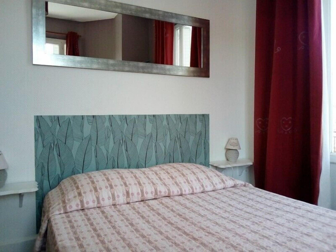Bedroom 3, Les 4 Montagnes, Isère