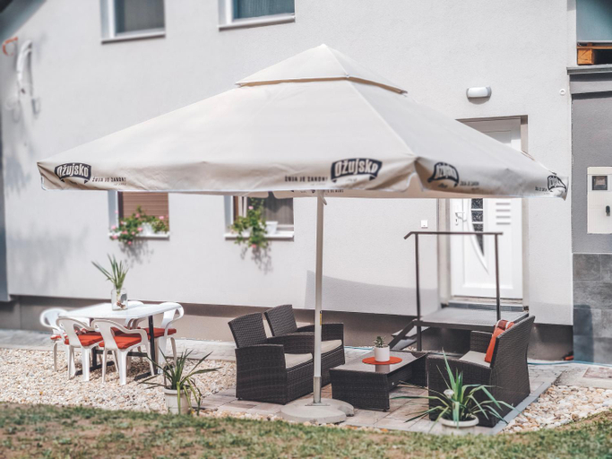 Food & Drinks 4, Villa-Apartments Bognar, Velika