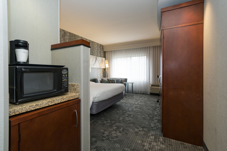 Bedroom 4, Courtyard Marriott Vicksburg, Warren