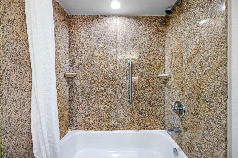 Bathroom 4, Quality Inn Clarksville - Exit 11, Montgomery